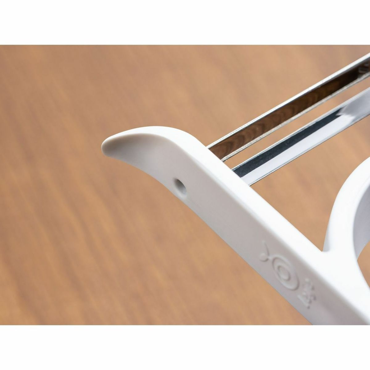 leye レイエ 軽い力でスーッと切れるピーラーの説明画像4