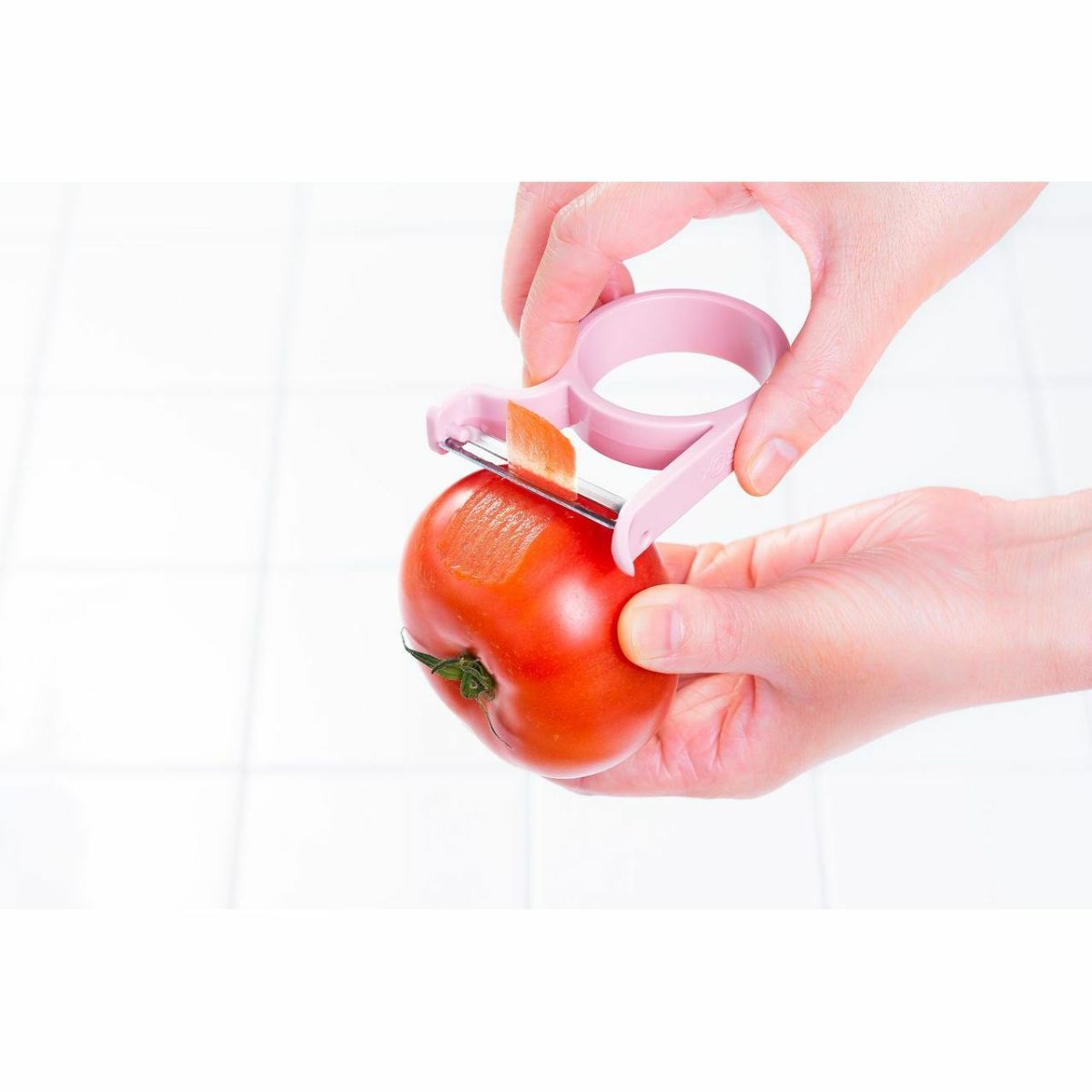 leye レイエ 軽い力でスーッと切れるフルーツピーラーの説明画像4