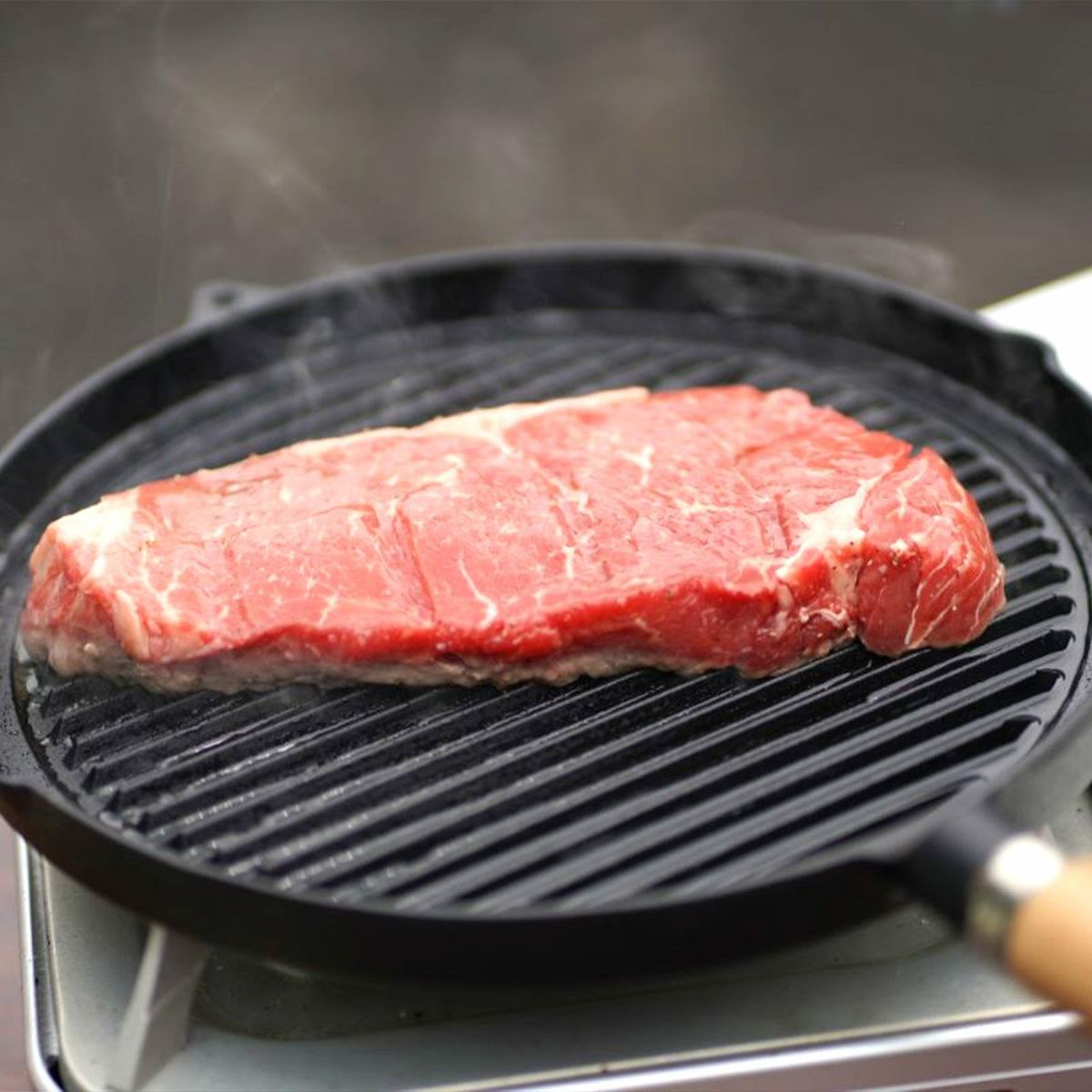 IKENAGA 池永鉄工 ステーキ＆グリルパン 木柄付 24cmの説明画像2