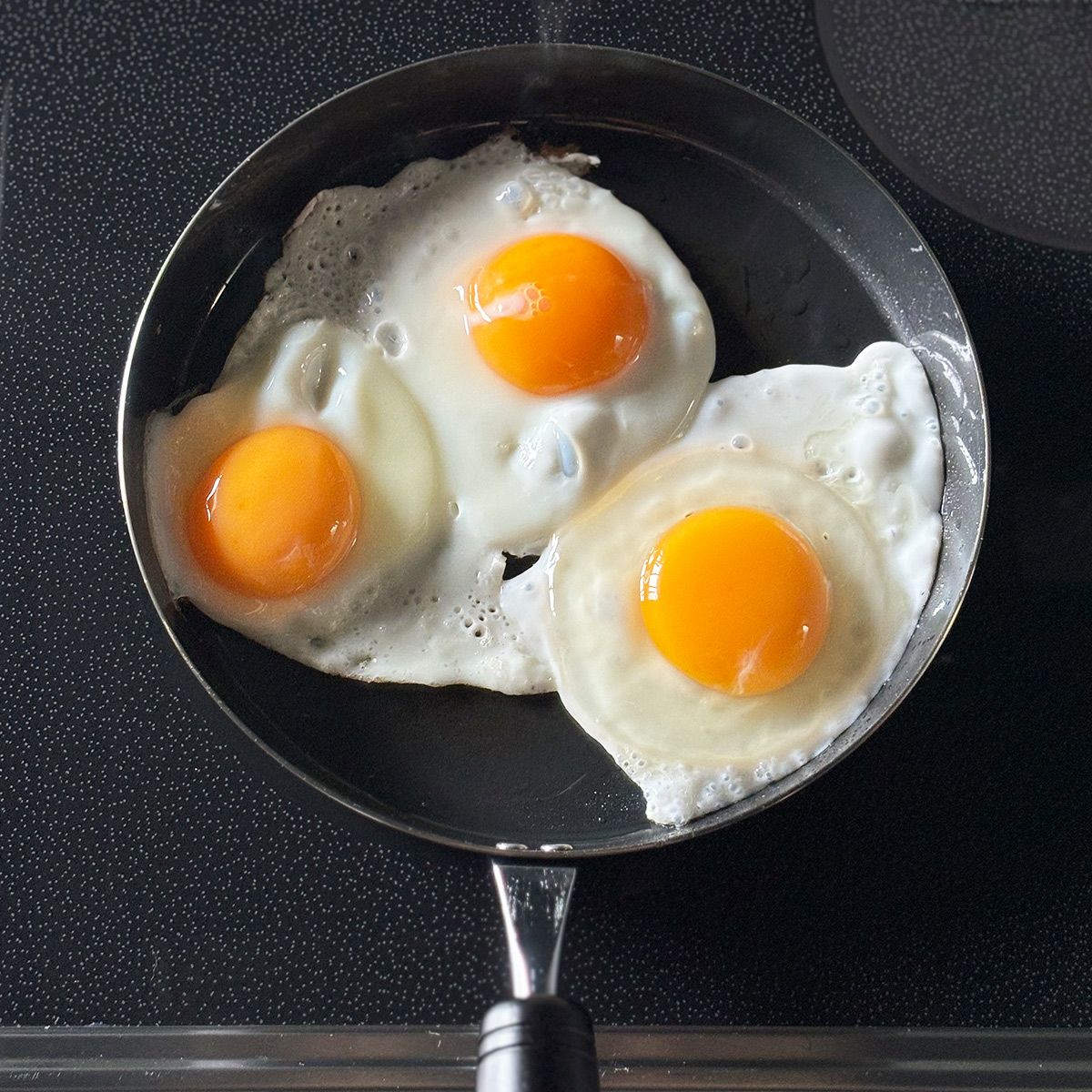 ビーワースセレクション BWS SELECTION 目玉焼きがおいしく焼ける鉄のフライパン（ガラス蓋つき）の説明画像7